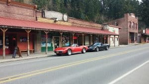 Photo of corvette roadsters at road side
